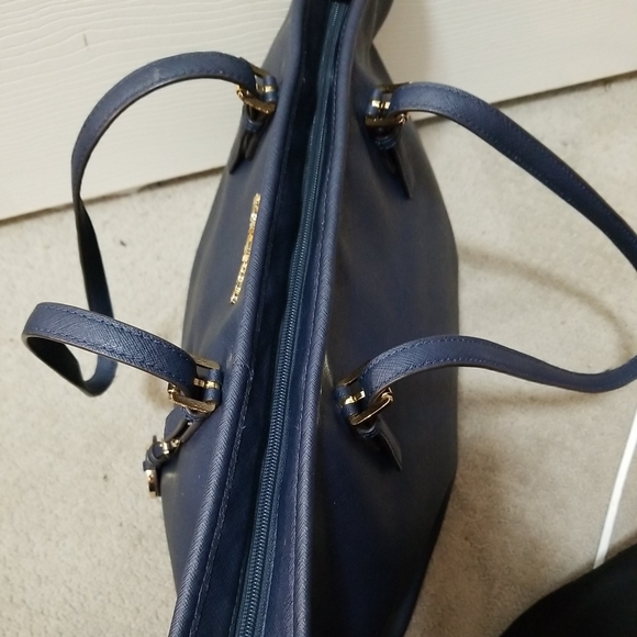 Michael kors large zip-up tote bag. - Picture 2 of 12